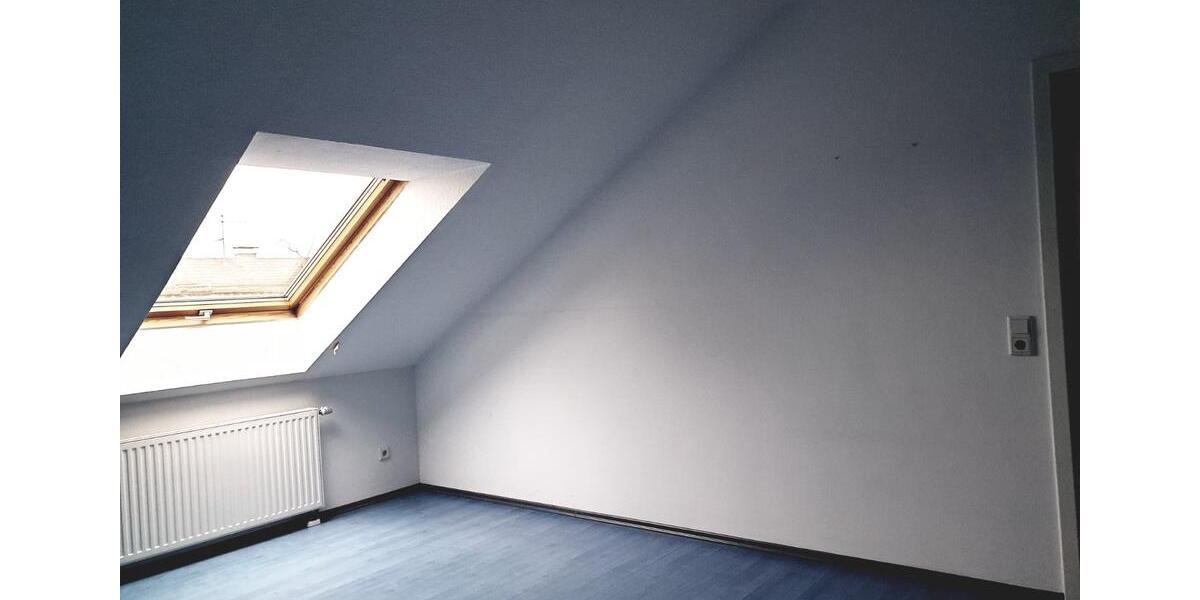 Schöne Dachgeschosswohnung mit Kamin und Terrasse 3 zimmer