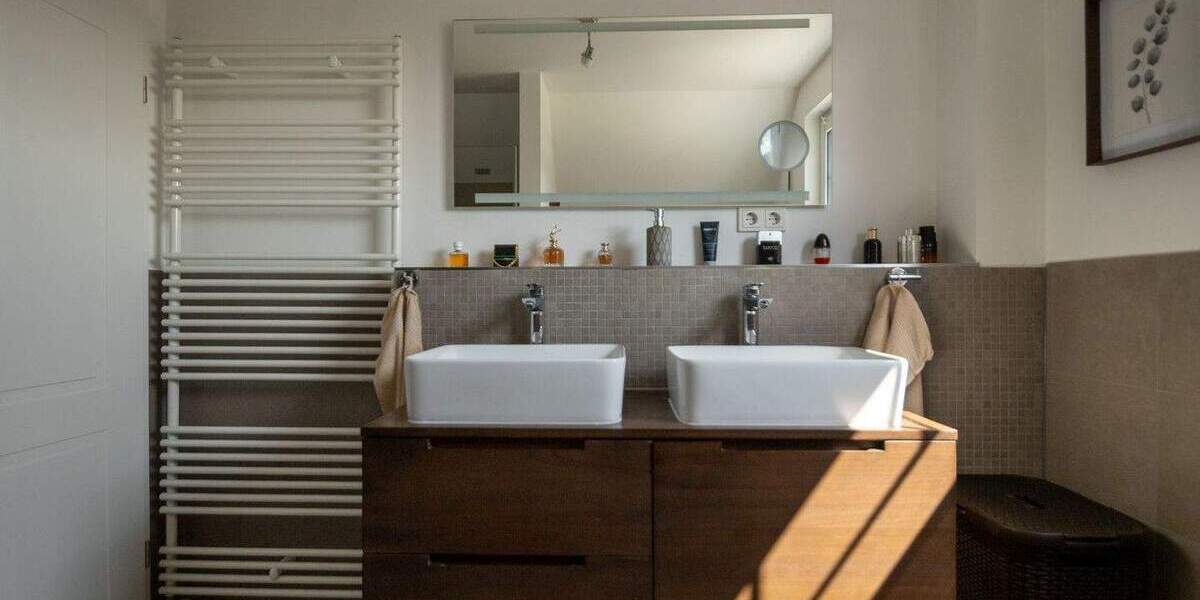 Neuwertiges, freistehendes Einfamilienhaus mit Pool und tollem Garten in zentraler Lage 4 zimmer