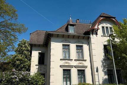 Charmante AltbauWohnung in denkmalgeschützter Villa