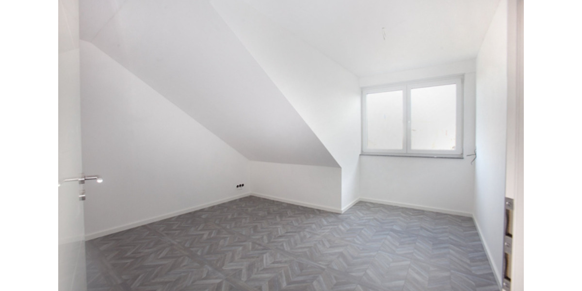 Neuwertige 3 Zimmer DG-Wohnung inkl. Einbauküche in GV-Südstadt 3 zimmer