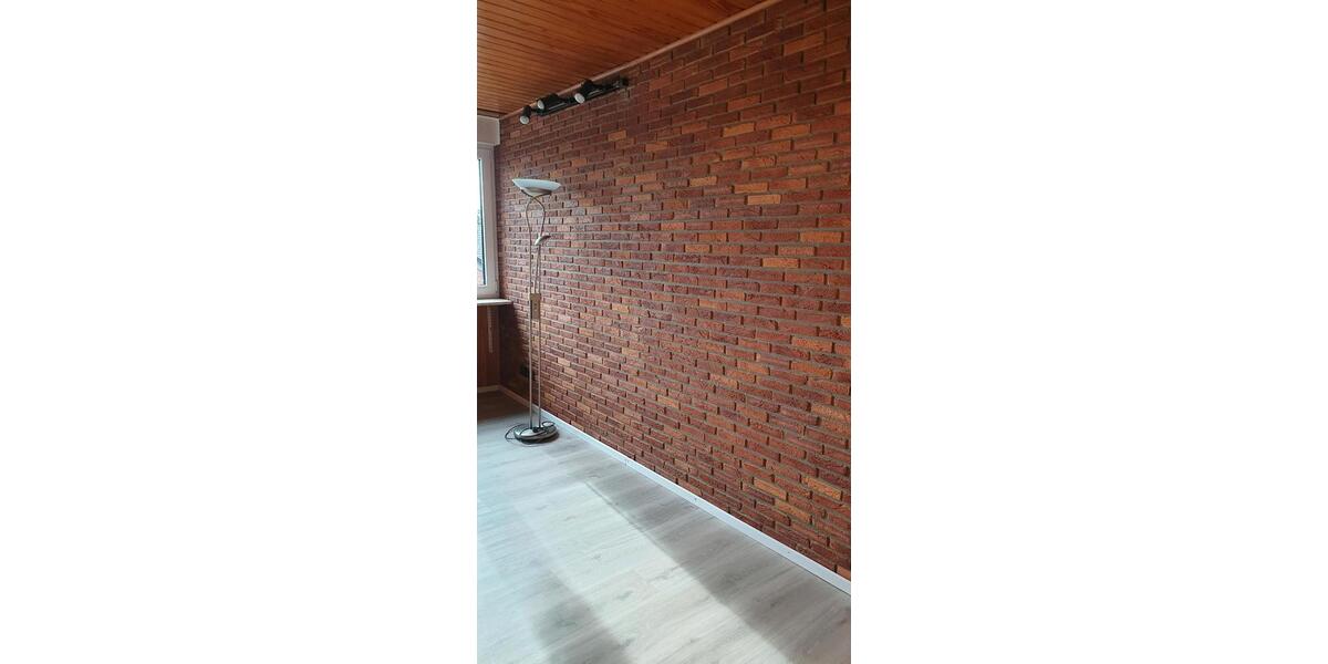 Teilmobilierte Dachgeschosswohning in ruhigem 3 Parteienhaus 1 zimmer