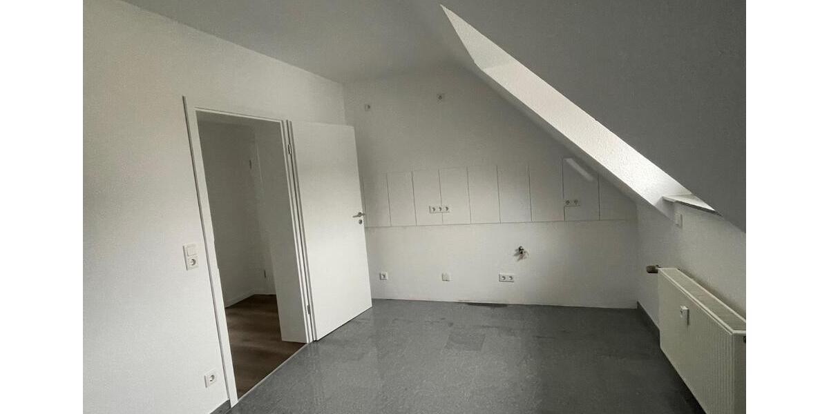 Dachgeschoßwohnung Solingen Aufderhöhe - 2 Zimmer, 70 m&sup2;, 560&euro; | Angebot:25606599