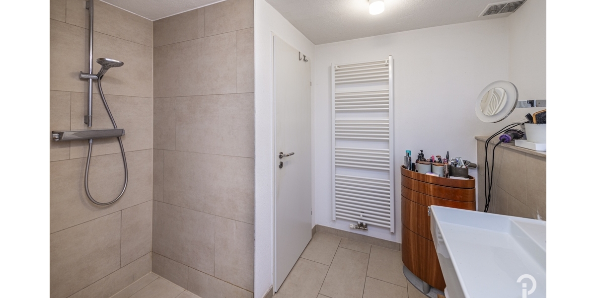 Charmantes Split-Level-Reihenendhaus in unmittelbarer Rheinnähe im Herzen von Düsseldorf-Benrath - Reihenendhaus Düsseldorf Stadtbezirk 9 | Angebot:27007603