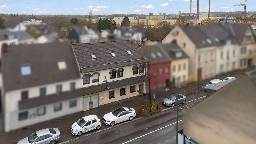 Haus zum Kaufen in Bergisch Gladbach 830.000 € 449 m² 7 zimmer