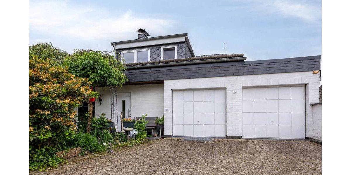 Großes Haus mit Pool in grüner Lage sucht neue Eigentümer - Einfamilienhaus Wermelskirchen / Dhünn Dhünn | Angebot:26949322