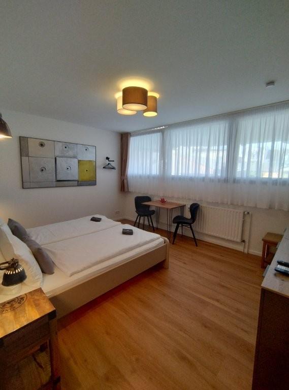 Verkauf eines kleinen Hotel garni in Köln voll genehmigter Beherbergungsbetrieb mit 8 Betten 4 Zimmern, studentisches Wohnen denkbar zimmer