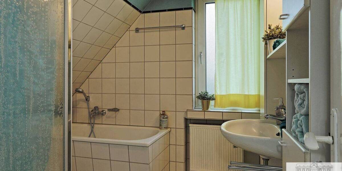 Ein-bis Zweifamilienhaus im Hildener Norden: Großzügiges Wohnen mit vielfältigen Nutzungsmöglichkeiten 8 zimmer