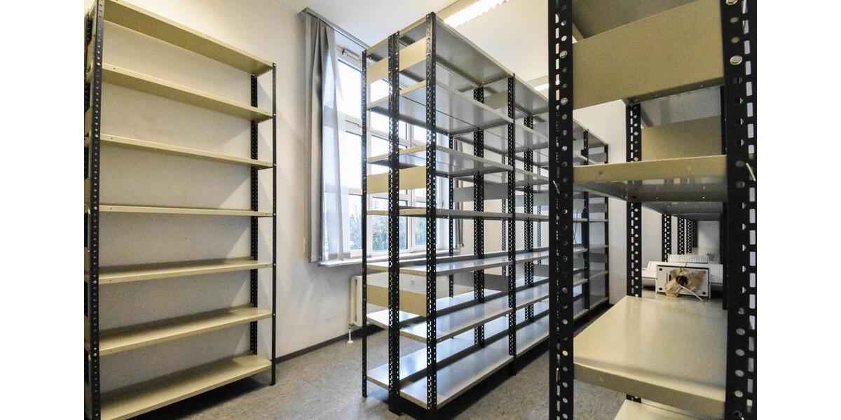 Besonder Fläche für Büro oder Praxis perfekt gelegen in Solingen-Wald.TEILBAR! zimmer