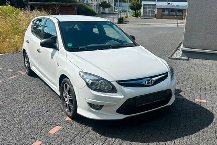 Hyundai i30 99.339 km 4.900 &euro; Solingen 42653