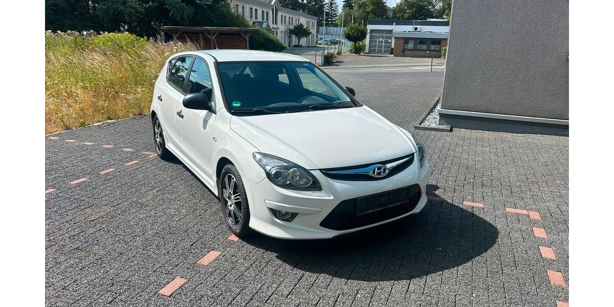 Hyundai i30 99.339 km 4.900 &euro; Solingen 42653