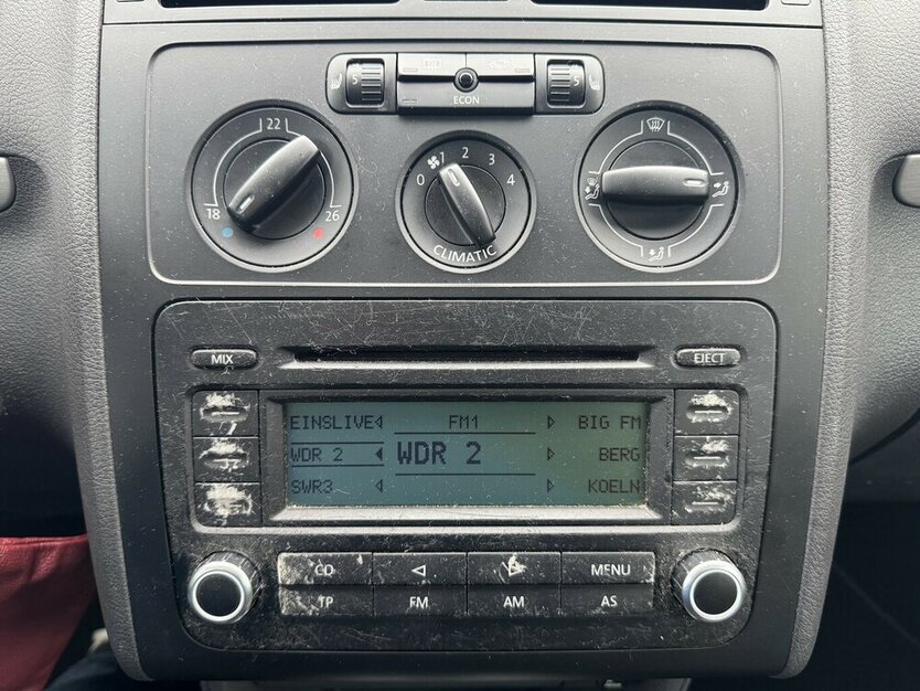 VW Touran 1.6 FSI Highline 7 Sitze SR+WR eGSD DSG ? 213.000 km 1.500 € Erftstadt 50374