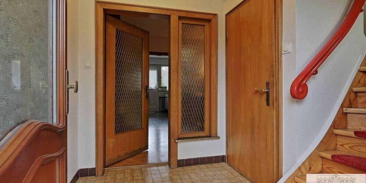 Ein-bis Zweifamilienhaus im Hildener Norden: Großzügiges Wohnen mit vielfältigen Nutzungsmöglichkeiten 8 zimmer