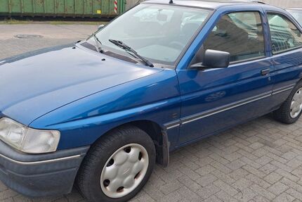 Ford Escort 73.999 km 700 &euro; Neuss 41460