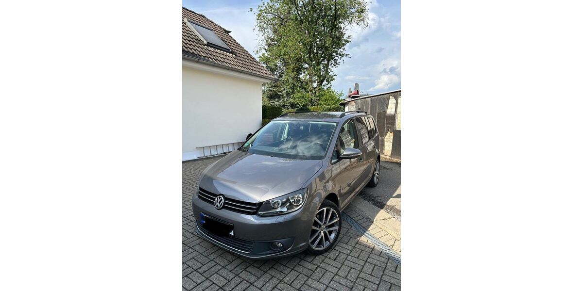 VW Touran 166.000 km 5.200 &euro; Köln 50969