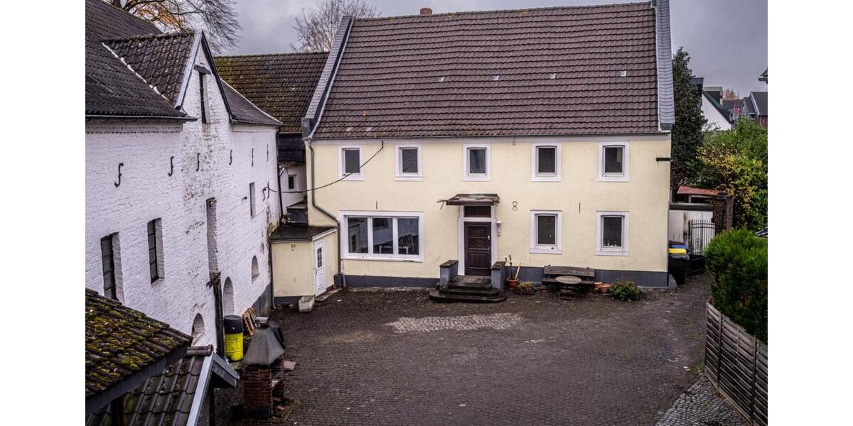 Einfamilienhaus Bergheim - 7 Zimmer, 200 m&sup2;, 2.900&euro; | Angebot:24646494