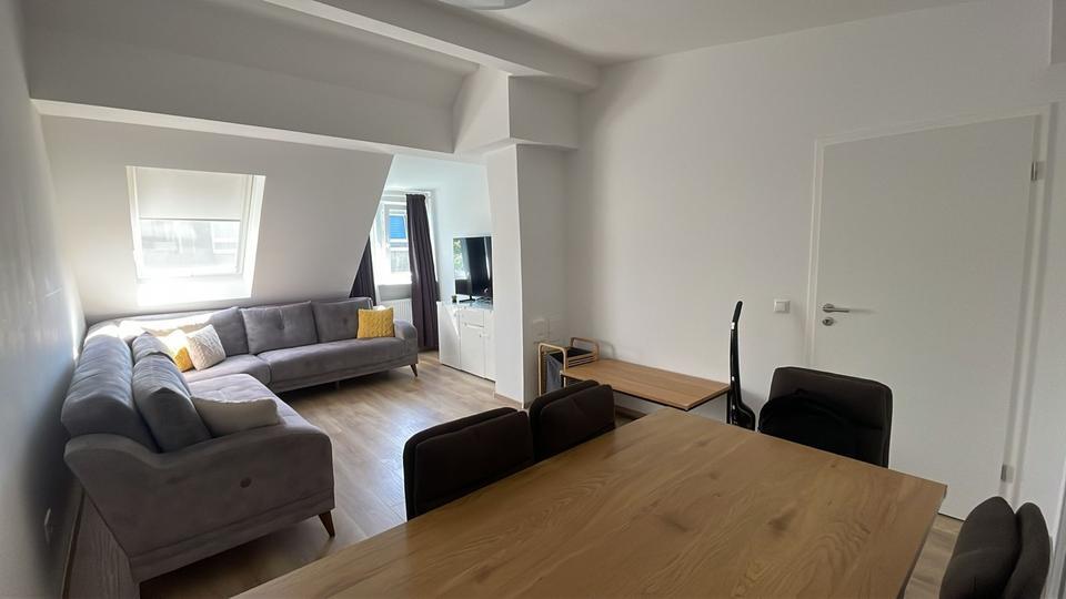 Biete eine schöne 3 Zimmer Wohnung zur Miete an ab sofort in Köln