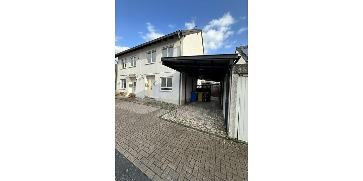 Charmante Doppelhaushälfte mit Wintergarten, Garten und vielseitigen Nutzungsmöglichkeiten 5 zimmer