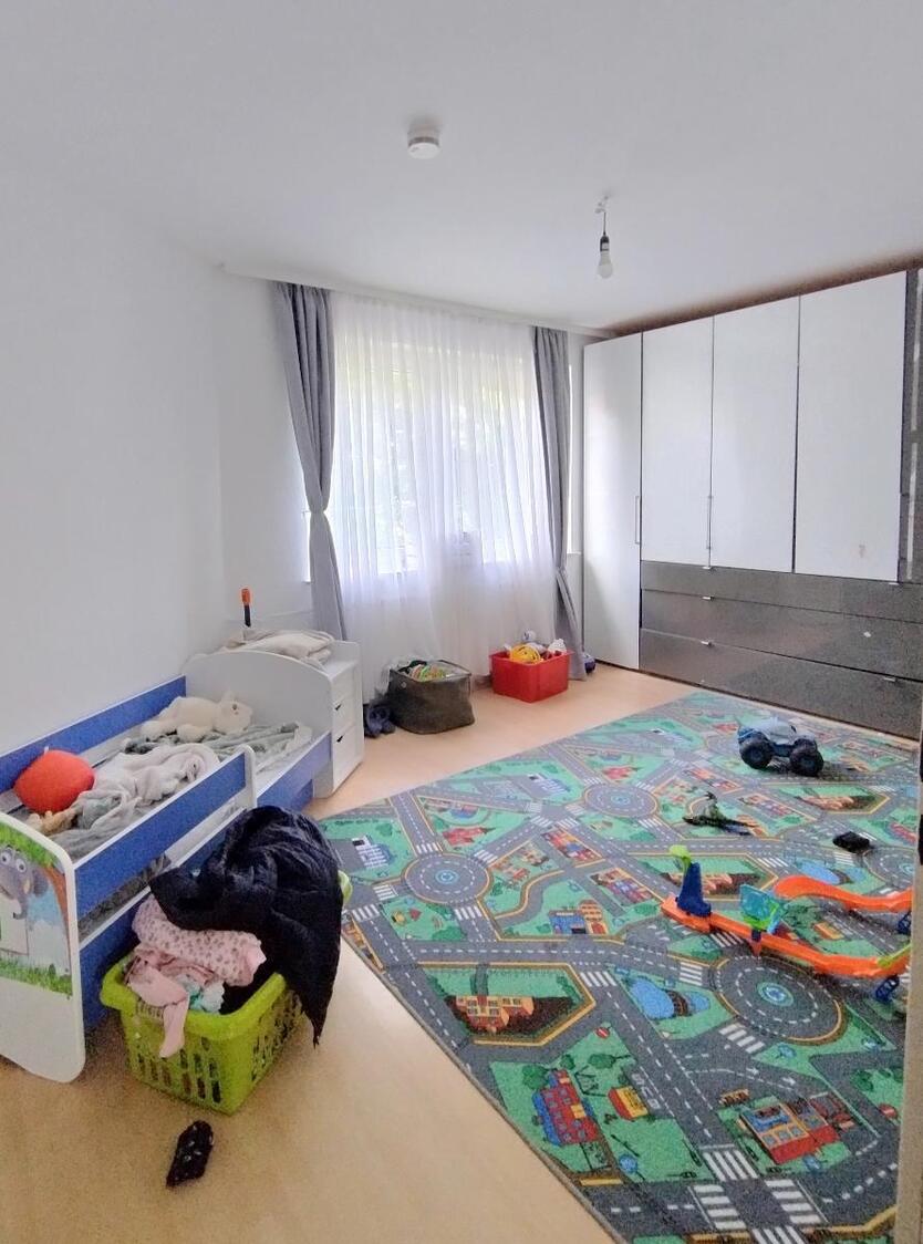 Großzügige 6-Zimmer Wohnung mit Balkon und Gartenmitbenutzung, ruhige und grüne Wohnlage, kleine Eigentümergemeinschaft 6 zimmer