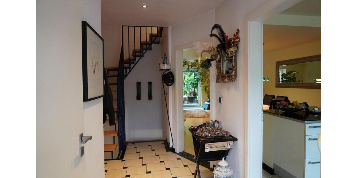 Reiheneckhaus mit Doppelgarage, Garten, PV-Anlage, Speicher 4 zimmer