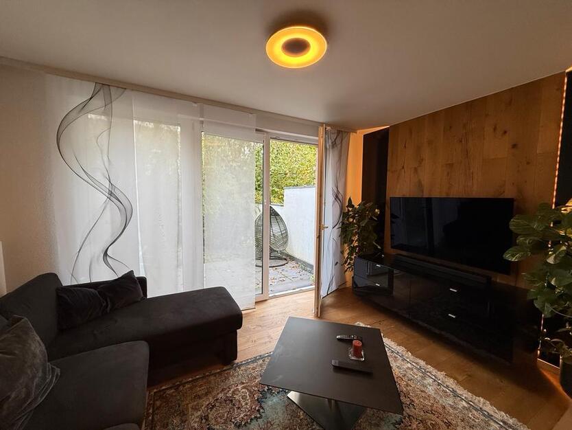 Moderne, vollmöblierte 2-Zimmer-Wohnung mit Garten in Köln zimmer