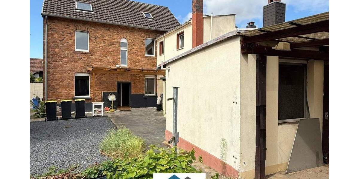 Freistehendes Einfamilienhaus mit viel Platz und guter Lage, großer Innenhof inklusive 1 zimmer