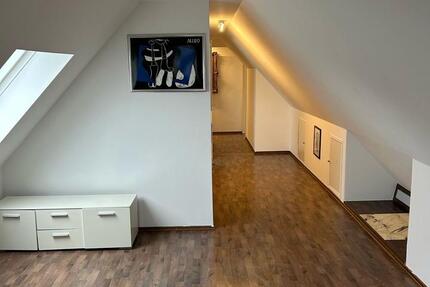 2 Zimmer DG Wohnung