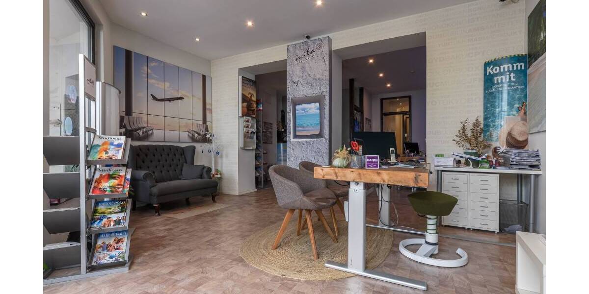 Ladenlokal in guter Lage von Leverkusen-Opladen * ca. 79,21 m² Gesamtfl. * ca. 59,38 m² Verkaufsfl. * 2 Schaufenster ... 2 zimmer