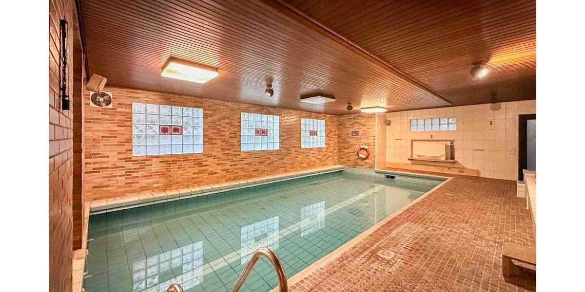 Leverkusen-Rheindorf: Wohnhaus mit Büro, Garten & Wellness - ca. 298 m² Wohn-Nutzfläche 7 zimmer