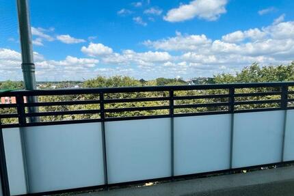 1 möbliertes Zimmer mit Balkon in WG-Wohnung (Wohngemeinschaft) 1 zimmer