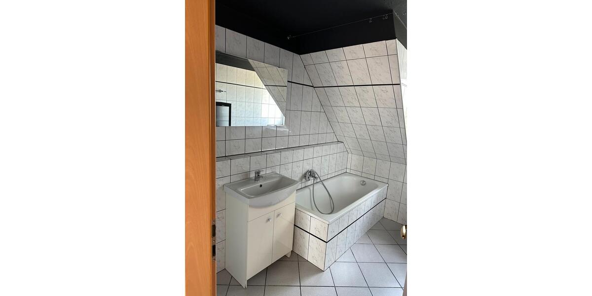 Dachgeschoßwohnung Grevenbroich Hemmerden - 1 Zimmer, 48 m&sup2;, 680&euro; | Angebot:26694006