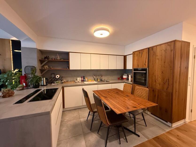 Moderne, vollmöblierte 2-Zimmer-Wohnung mit Garten in Köln zimmer