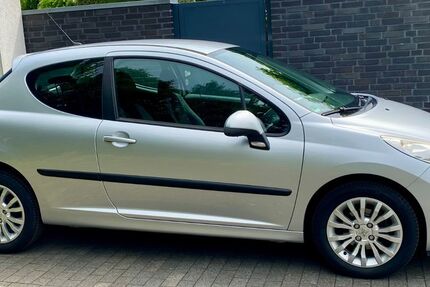 Peugeot 207 82.900 km 4.250 &euro; Neuss 41464