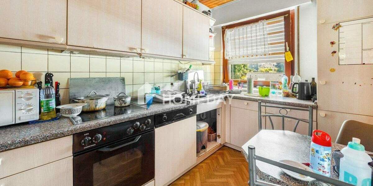 Mehrfamilienhaus mit Garten, Balkon und Raum für bis zu drei Wohnungen 8 zimmer