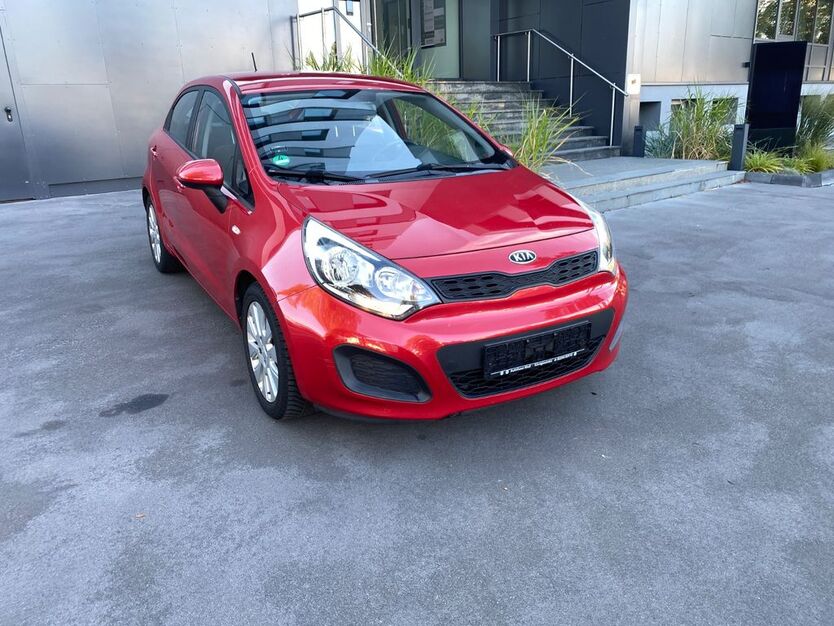 Kia Rio 100.000 km 3.990 € Köln 50739