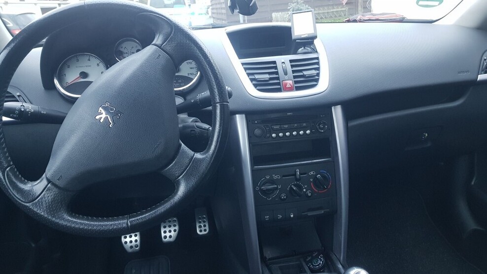Peugeot 207cc Cabrio Coupe Sport 141.750 km 3.890 € Pulheim 50259