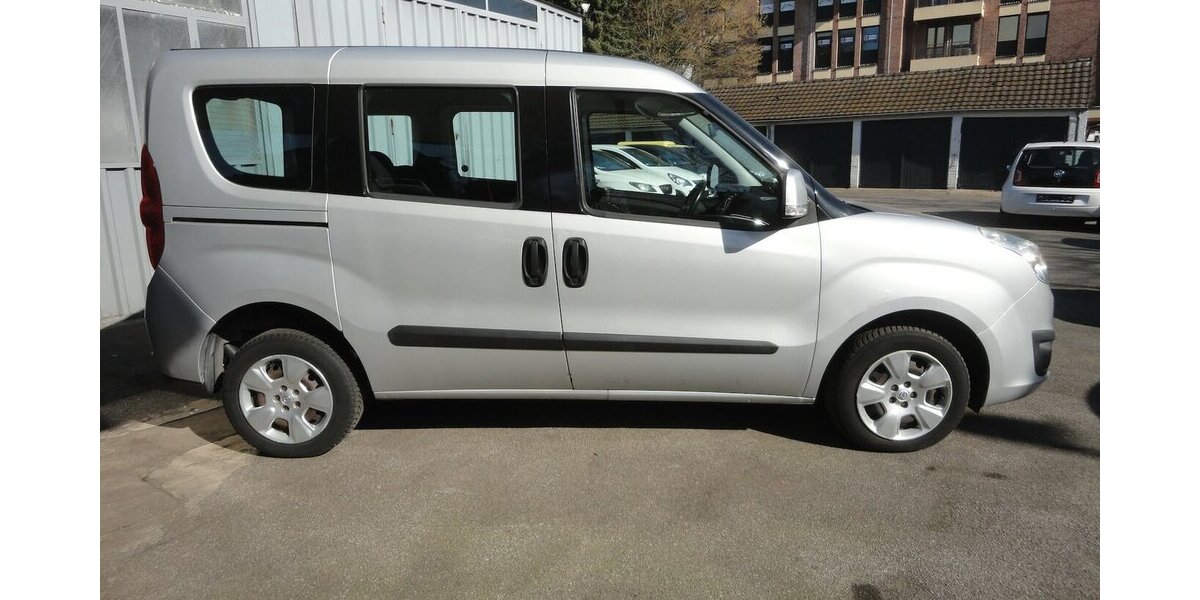Opel Combo Edition 1,6 d Klima PDC SHZ AHK 5Sitzer 124.000 km 6.390 &euro; Neuss 41462