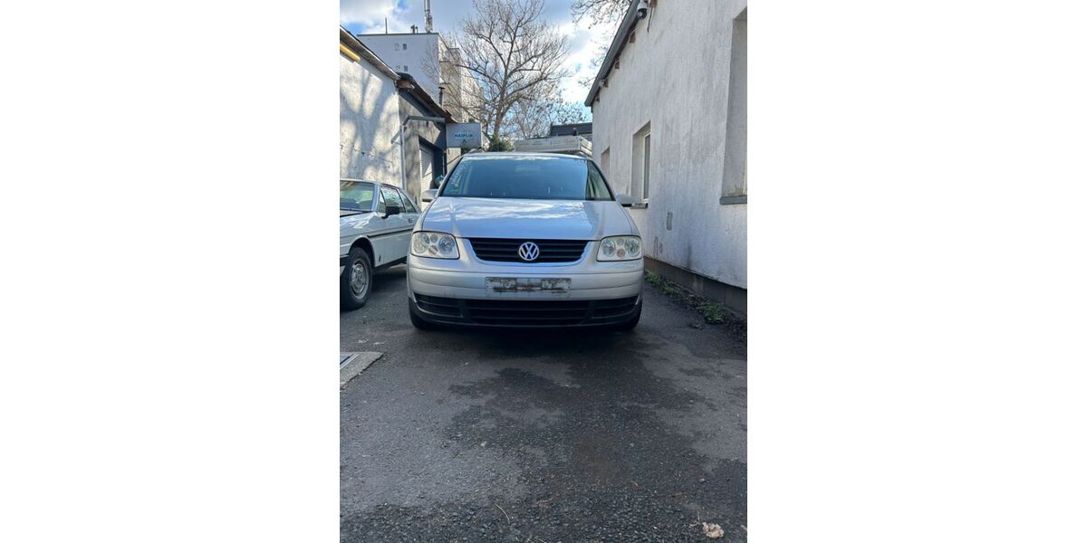 VW Touran 263.000 km 2.500 &euro; Köln 50969