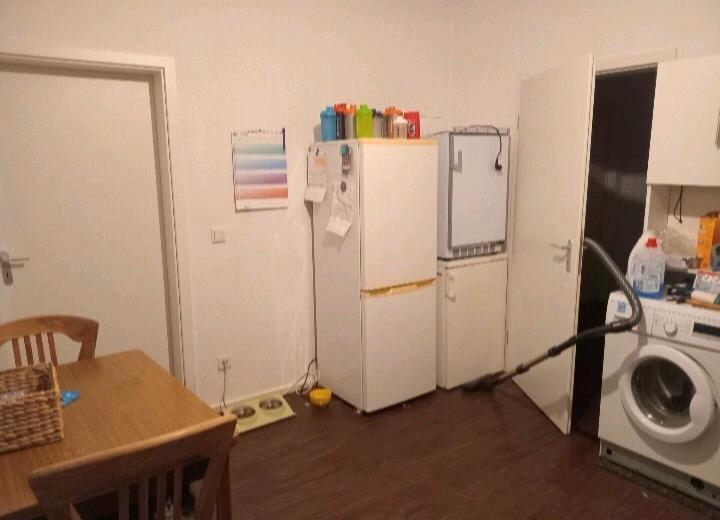 1 Zimmer WG (+Balkon, Küche, Bad, Garten) 1 zimmer