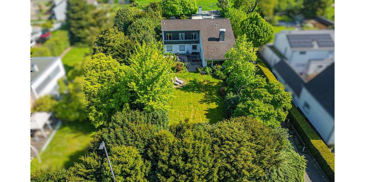 Haus zum Kaufen in Langenfeld 1.480.000 € 255 m² 11 zimmer