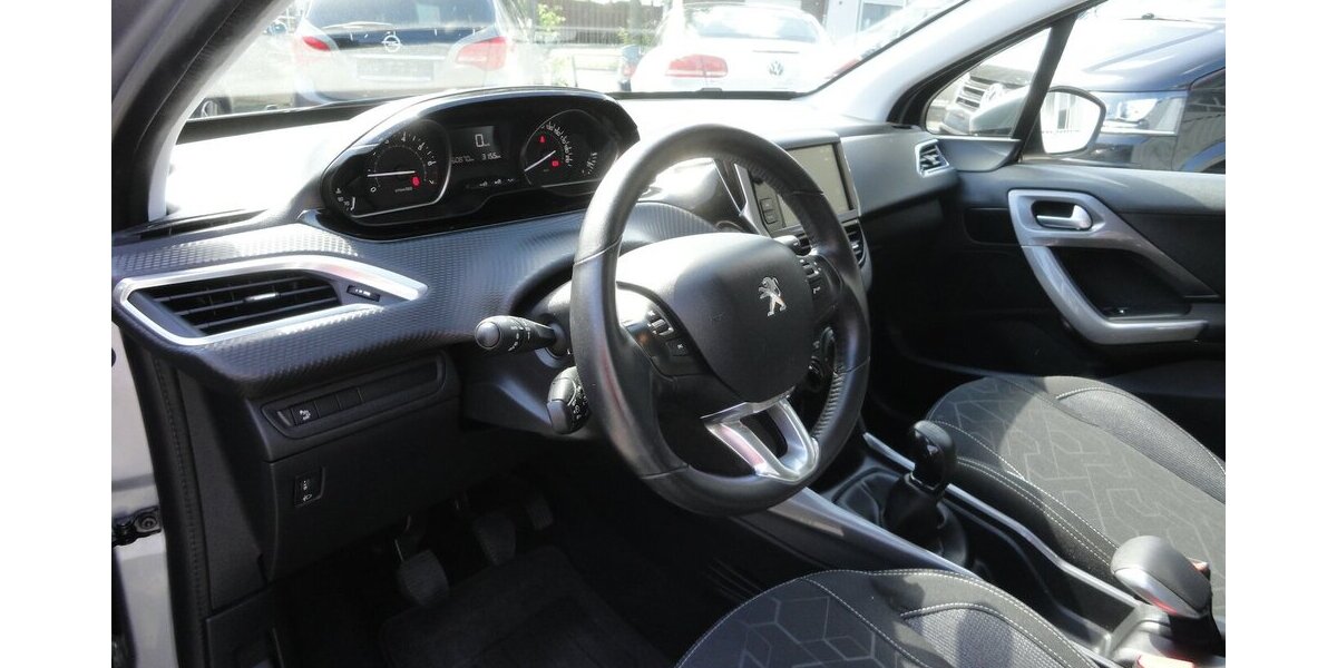 Peugeot 2008 Active 1,2 Klima SHZ PDC Allwetter 60.000 km 8.990 € Neuss 41462