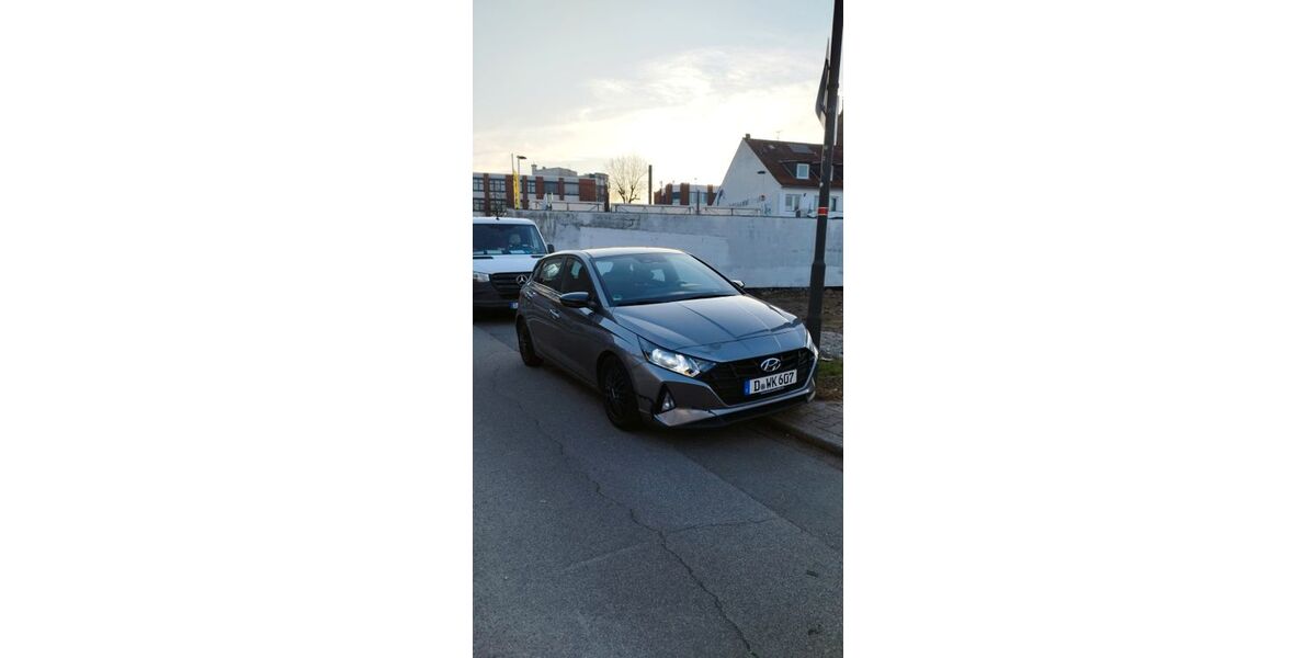 Hyundai i20 60.300 km 10.600 &euro; Düsseldorf 40231