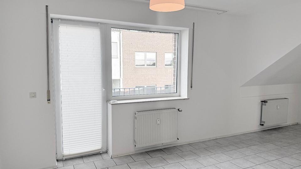 Erste eigene Bude oder Traumpaar-Nest? Schicke Dachgeschosswohnung mit gr. Balkon, BM-City – jetzt frei! 2 zimmer