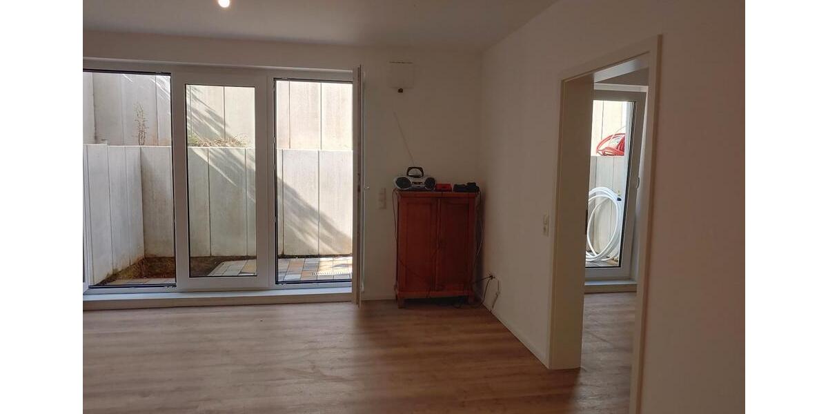 Bergheim Stadt, Souterrain Wohnung, 2 Zimmer Terrasse, Stellplatz 2 zimmer