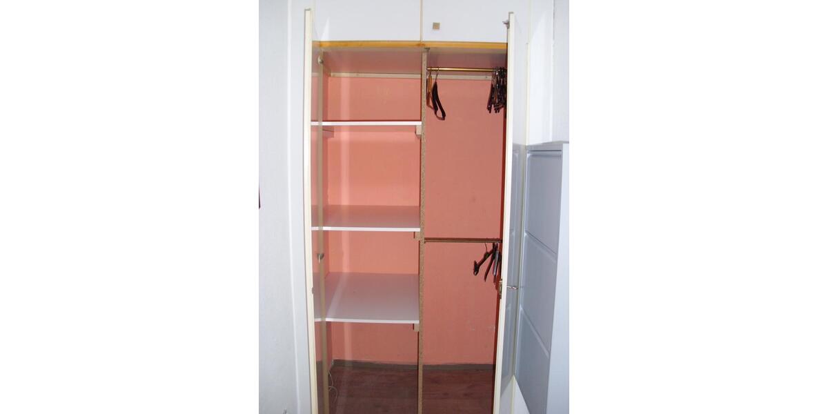 Drei gut vermietete Eigentumswohnungen und Tiefgaragenstellplätze 1 zimmer