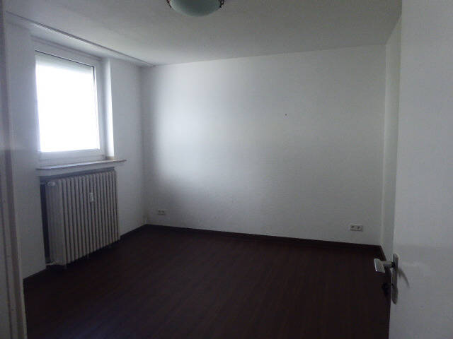 BEZUGSFREI IN 1A-LAGE RATHWESTFALENSTR. 8 RÄUME+2 BÄDER+WC KOMPLETT LAMINAT 3 EINGÄNGE ERDGESCHOSS 8 zimmer