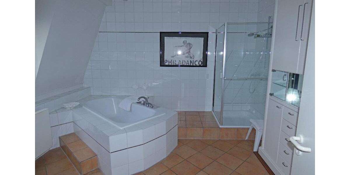 Dachgeschoßwohnung Leverkusen - 4 Zimmer, 173 m&sup2;, 1.350&euro; | Angebot:18656969