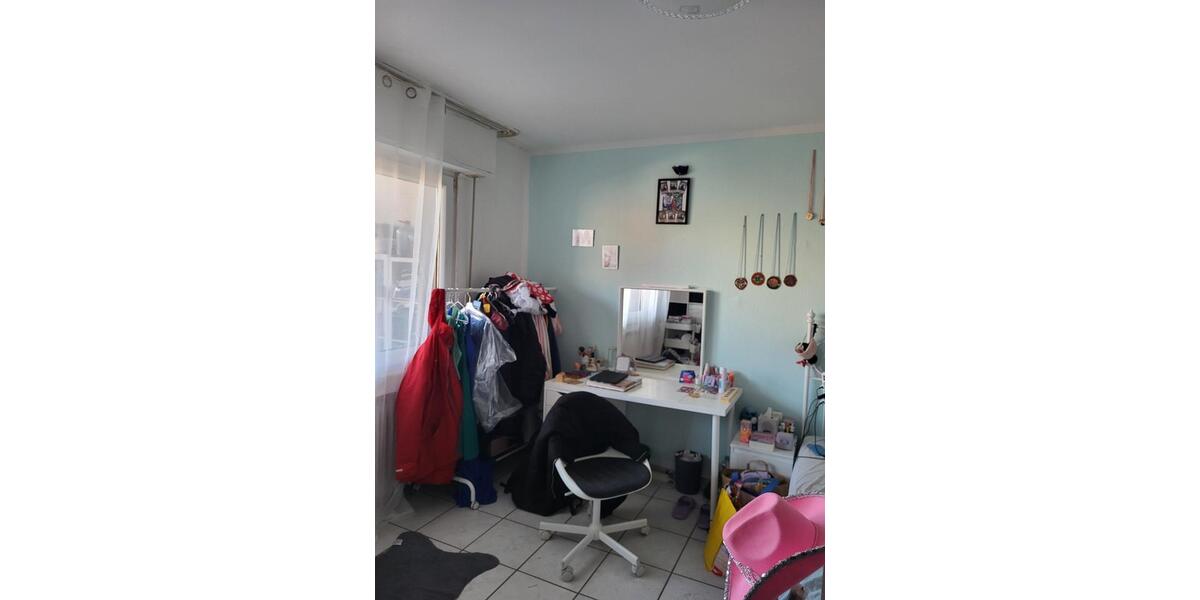 Schöne Etagenwohnung 94 qm mit Garagenstellplatz 4 zimmer