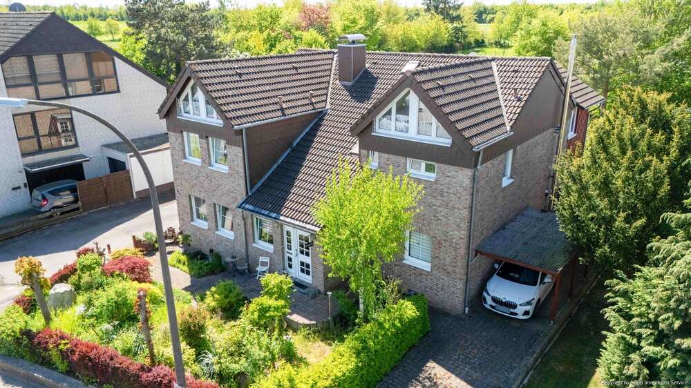 Einfamilienhaus Erftstadt / Bliesheim Bliesheim - 8 Zimmer, 255 m&sup2;, 769.000&euro; | Angebot:26573128