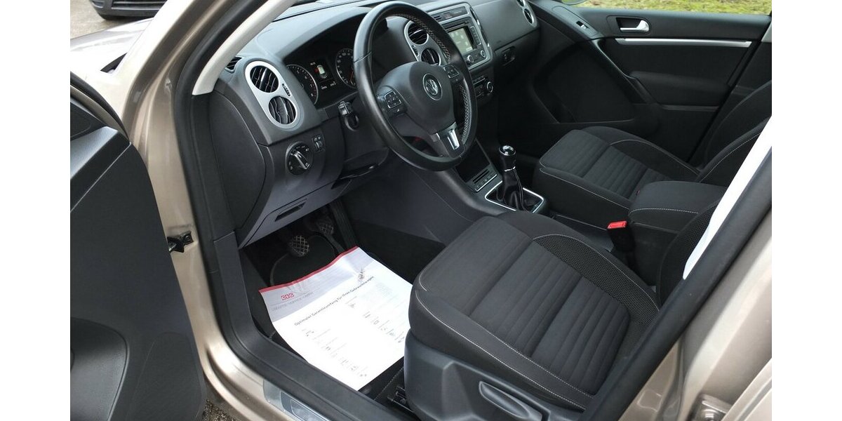 VW Tiguan WM26:CUP SPORT NAVI PARKPILOT TEMPOMAT 88.859 km 10.908 &euro; Köln 50858