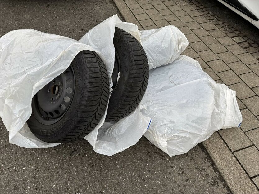 VW Touran 1.6 FSI Highline 7 Sitze SR+WR eGSD DSG ? 213.000 km 1.500 € Erftstadt 50374